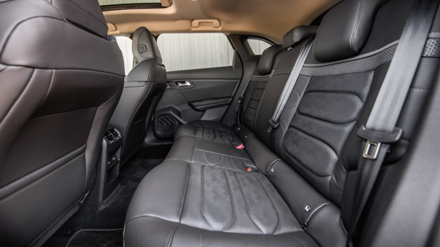 Citroen C5 X 2022 backseats