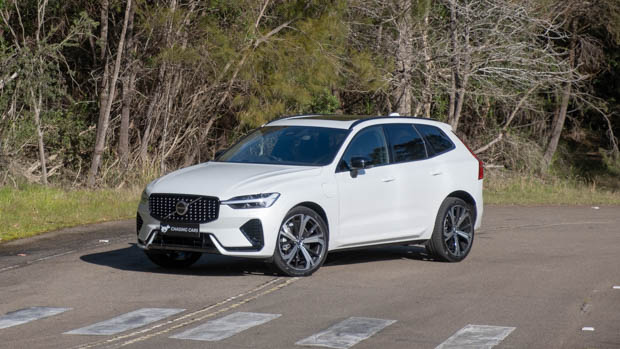 Volvo XC60 Recharge PHEV 2022 front 3/4 distance