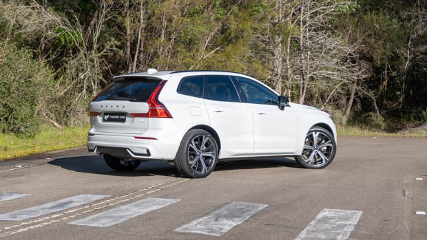 Volvo XC60 Recharge PHEV 2022 rear 3/4 distance