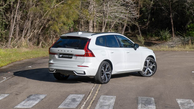 Volvo XC60 Recharge PHEV 2022 rear 3/4 distance 2
