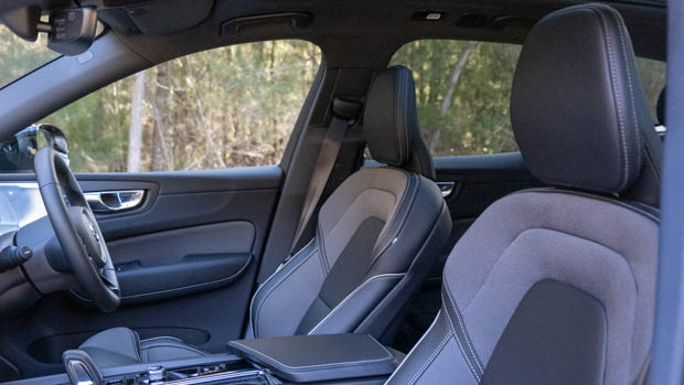 Volvo XC60 Recharge PHEV 2022 seats