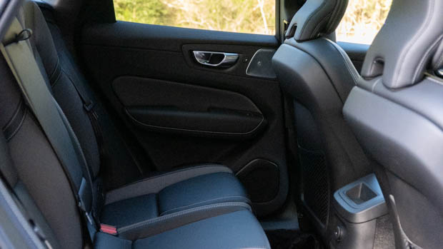 Volvo XC60 Recharge PHEV 2022 interior back seats