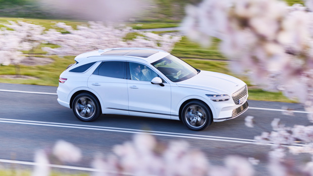 Genesis Electrified GV70 2023 front driving white