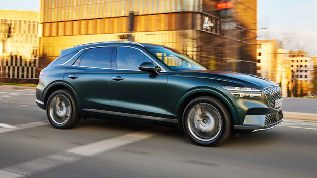 Genesis Electrified GV70 2023 driving front 3/4 2