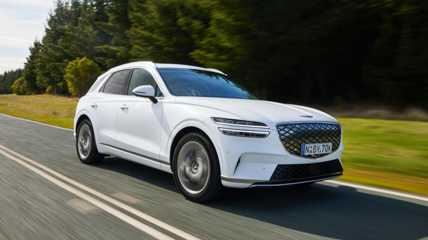 Genesis Electrified GV70 2023 driving front 3/4