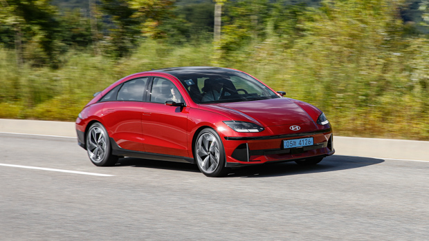 Hyundai Ioniq 6 2023 front 3/4 driving