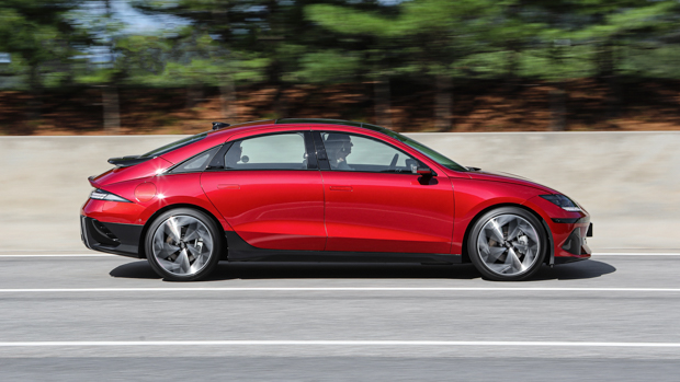 Hyundai Ioniq 6 2023 red side