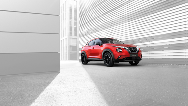 Nissan Juke 2023 front far