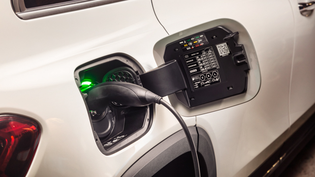 Mercedes-Benz EQB 250 2022 plug charging