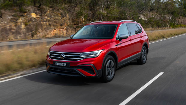 Tiguan Allspace Adventure 2023 driving front road