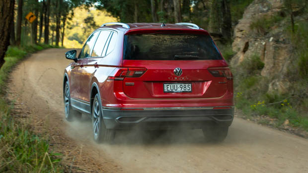 Tiguan Allspace Adventure 2023 driving rear 3/4