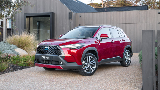 Toyota Corolla Cross Atmos AWD hybrid 2023 front