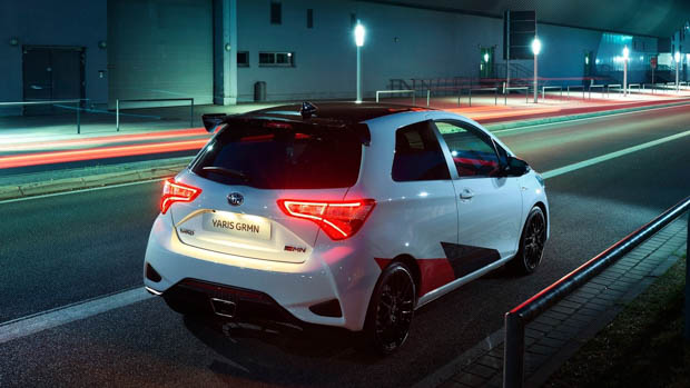 Toyota Yaris GRMN 2018 night shot