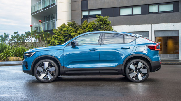 Volvo C40 2023 fjord blue side