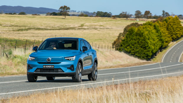 Volvo C40 2023 fjord blue driving