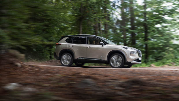 2023 Nissan X-Trail wheel side shot driving