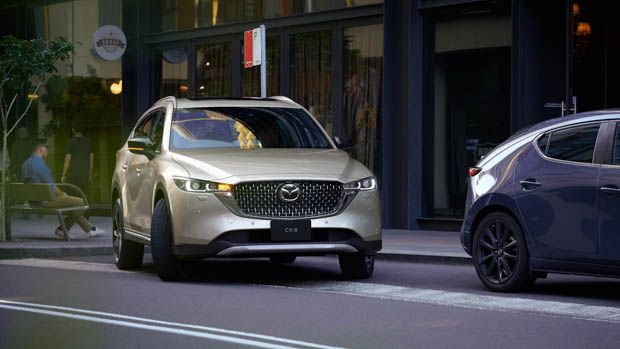 Mazda CX-8 2023 turning out of park