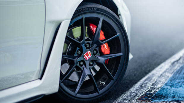 2023 Honda Civic Type R wheel and tyre