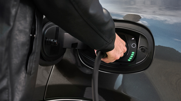 Alfa Romeo Tonale PHEV Q4 2023 plug charging