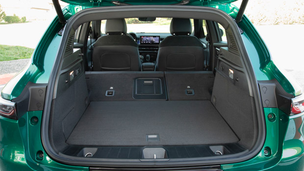 Alfa Romeo Tonale PHEV Q4 2023 interior boot flat