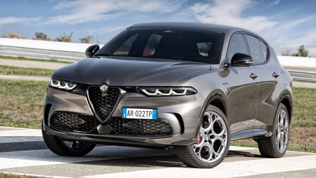 Alfa Romeo Tonale PHEV Q4 2023 front 3/4