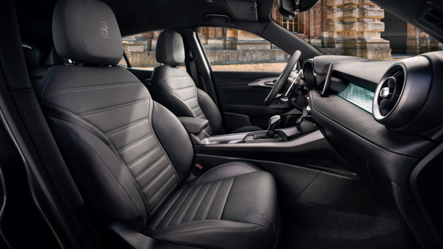 Alfa Romeo Tonale PHEV Q4 2023 interior front seats