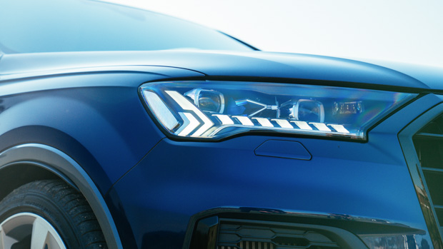 Audi SQ7 2022 headlight