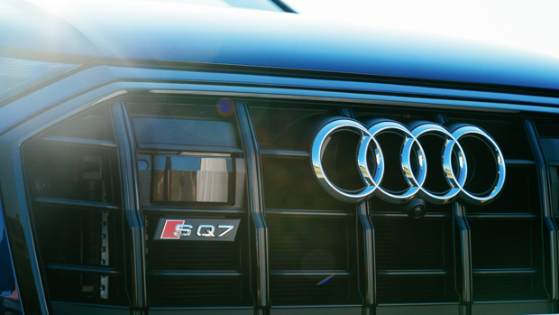 Audi SQ7 2022 badge front