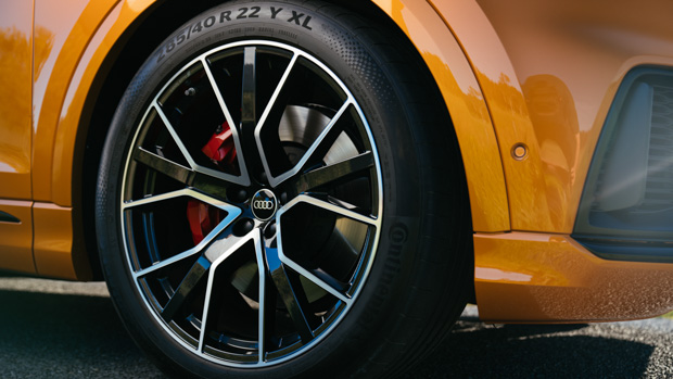 Audi SQ8 2023 dragon orange 22 inch wheels