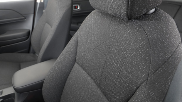 Honda HR-V Vi-X 2022 interior front seats