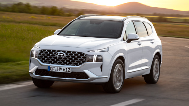 Hyundai Santa Fe Hybrid 2023 front 3/4 driving