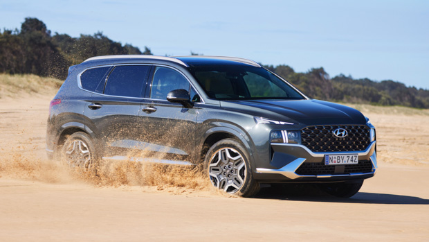 Hyundai Santa Fe Hybrid Highlander 2023 driving sand
