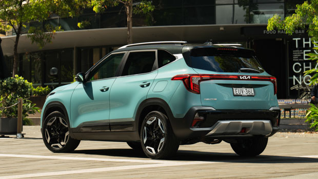 Kia Seltos GT Line 2023 rear 3/4