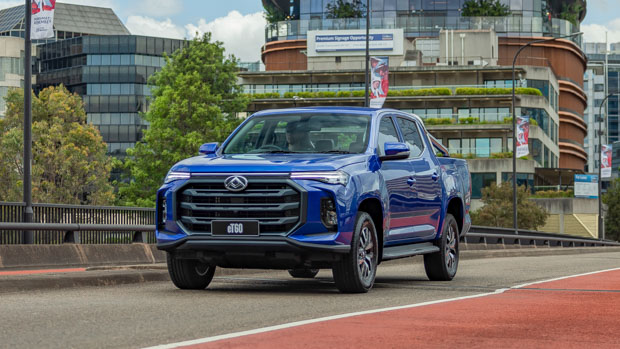 LDV eT60 2023 review jewel blue driving