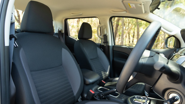Nissan Navara SL Warrior 2023 front seats