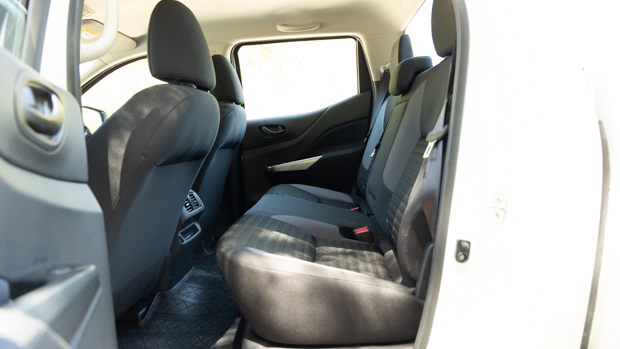 Nissan Navara SL Warrior 2023 back seat 2
