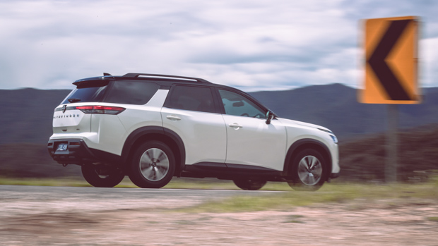 Nissan Pathfinder Ti 2023 rear 3/4 driving