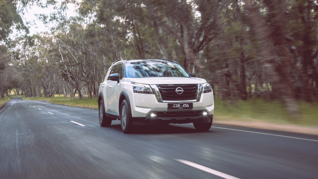 Nissan Pathfinder Ti 2023 driving far