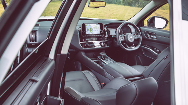 Nissan Pathfinder Ti 2023 interior