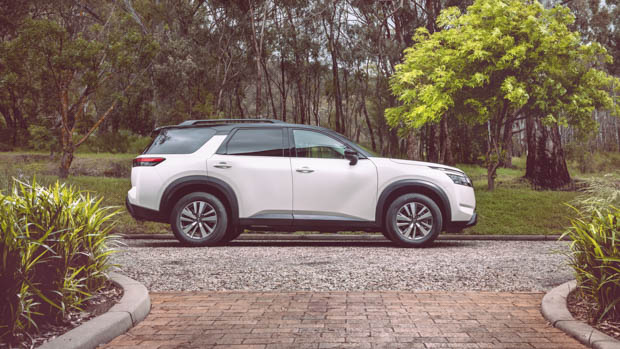 Nissan Pathfinder Ti 2023 side