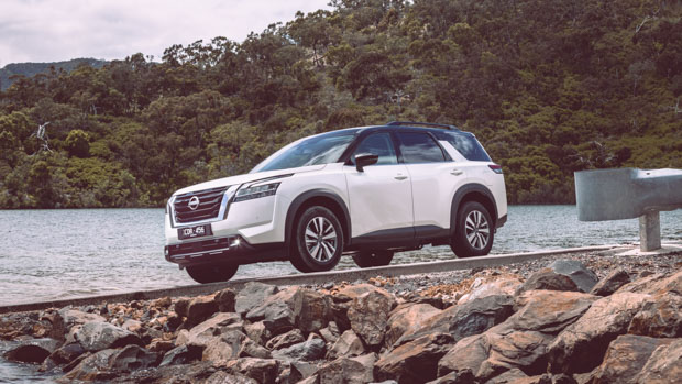 Nissan Pathfinder Ti 2023 front far