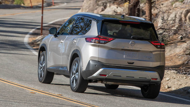 Nissan X-Trail Rogue VC Turbo 2023 driving