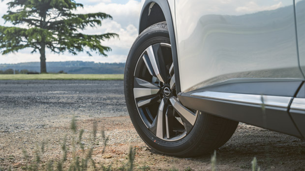 Nissan X-Trail Ti-L 2023 wheels