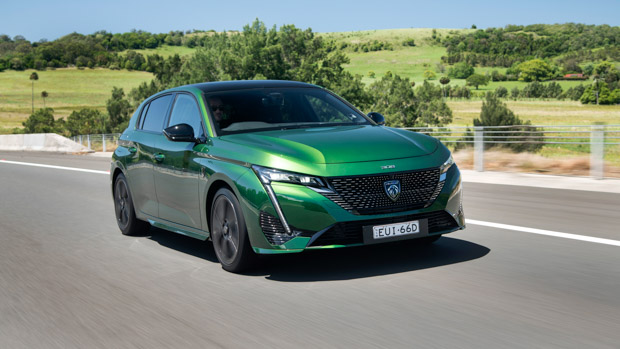 Peugeot 308 GT Premium 2023 front 3/4 driving