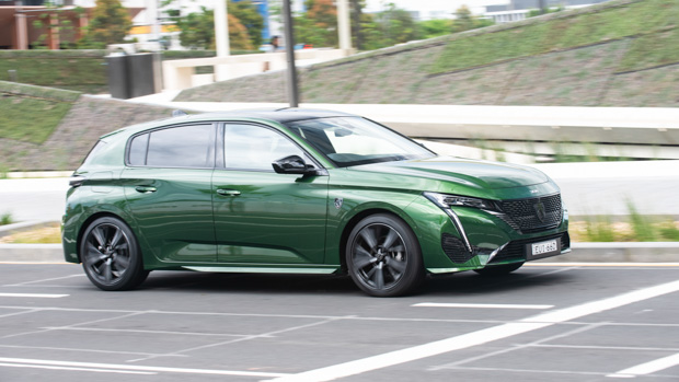 Peugeot 308 GT Premium 2023 front 3/4 town driving