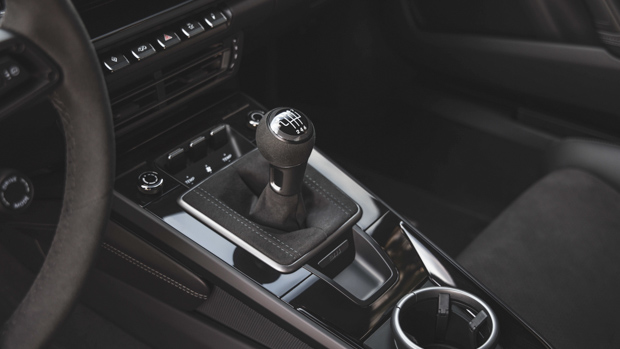 Porsche 911 Carrera T 2023 manual shifter