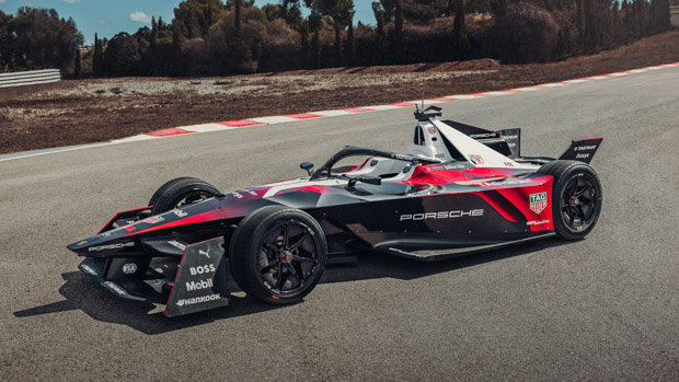 Porsche Formula E 2023 front 3/4 hill