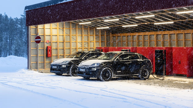 Porsche Macan EV 2024 dual