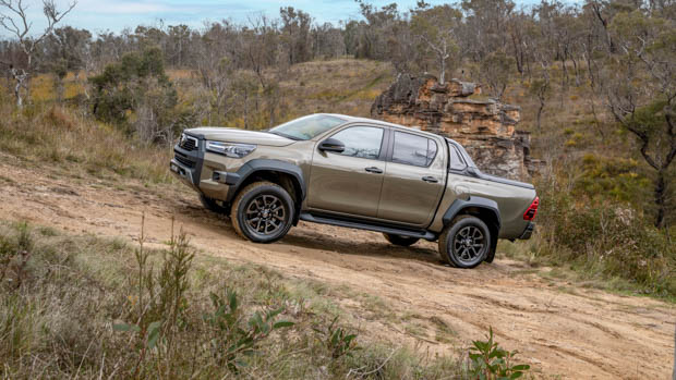 Toyota Hilux Rogue 2023 hill