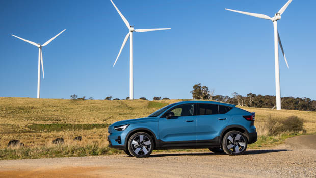 Volvo C40 Recharge 2022 side angle windmill
